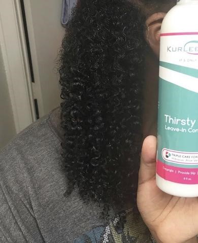 kurleeBelle APRÈS SHAMPOING SANS RINÇAGE THIRSTY KURLS resultat2 kurleeBelle APRÈS SHAMPOING SANS RINÇAGE THIRSTY KURLS resultat2